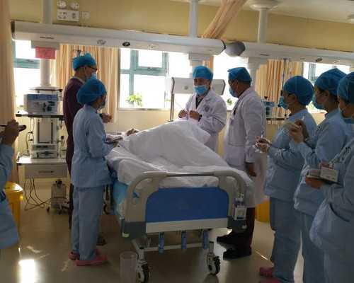 胚胎移植后夜里睡觉总是伸懒腰翻身影响着床吗？