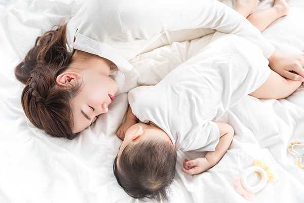 深圳供卵机构，孩子跟谁睡性格就像谁 那么和谁睡性格更好呢